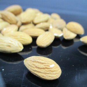 Almond Whole Utuh Kulit